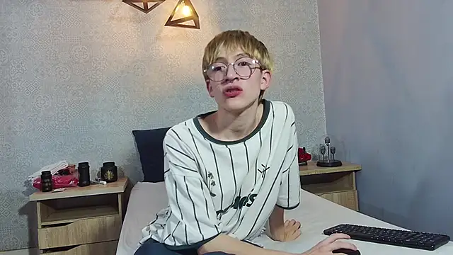 axell_stone_'s Live XXX Chat