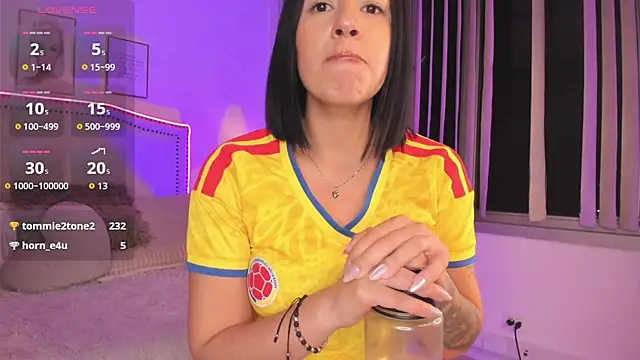 Bella_ev élő XXX-chatje