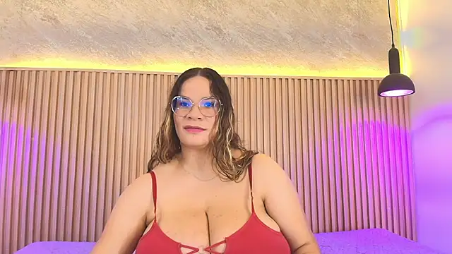 big_tits_in_your_face 现场XXX聊天