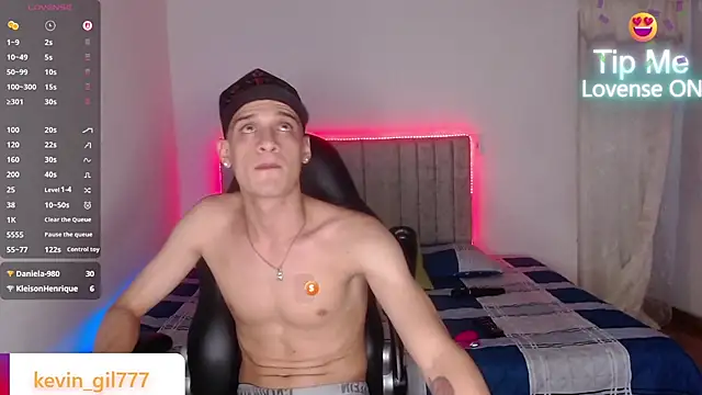KevinG_77 Adlı Modelin Canlı XXX Sohbeti