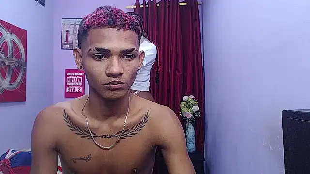 Chat +18 de black_twinks ao vivo