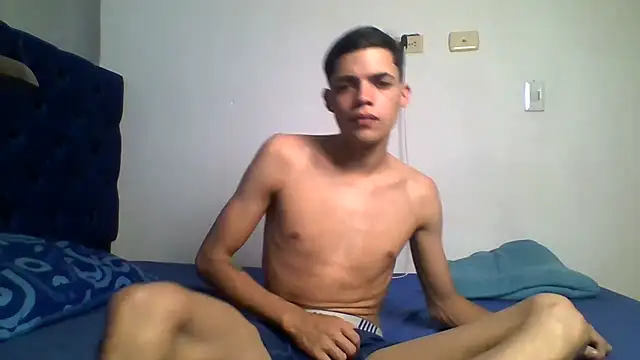 Latinos_2001 Live XXX-Chat