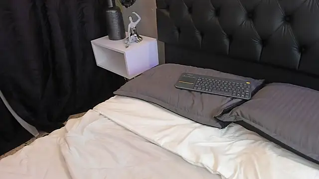 zam_noir élő XXX-chatje