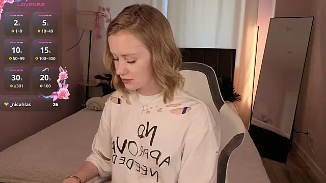 EvaHamilton 现场XXX聊天