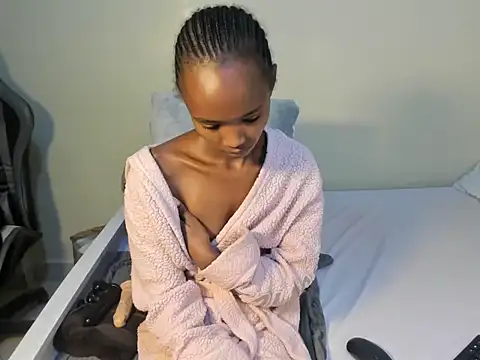 KendiLuxe live XXX chat