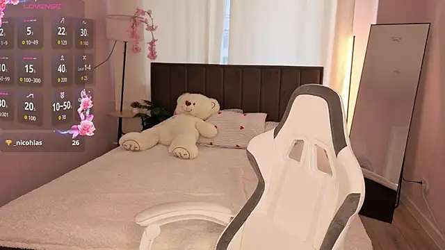 EvaHamilton XXX чат на живо