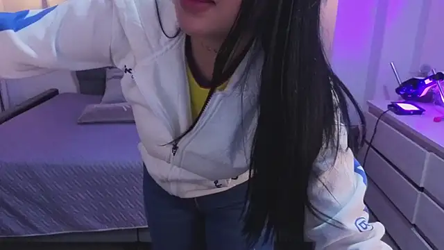 Онлайн чат XXX iam_sofiia