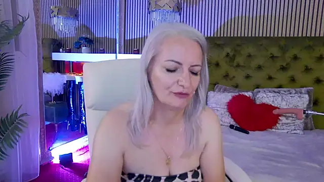 LadyTouch Adlı Modelin Canlı XXX Sohbeti