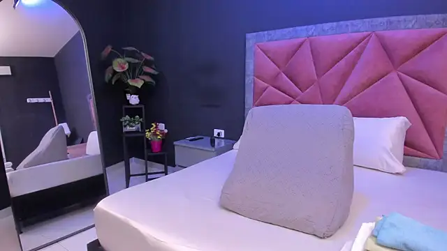 Chat +18 de mia_milff ao vivo