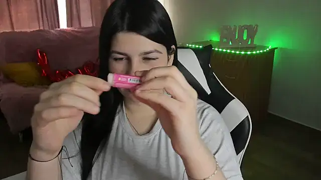 Онлайн чат XXX KisaModel