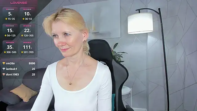 Julie_Lucas Live XXX-Chat