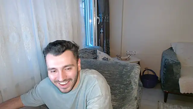 handsomeee04 Adlı Modelin Canlı XXX Sohbeti
