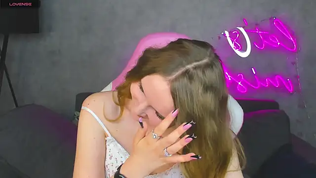 Emmaa_Kimm's Live XXX Chat
