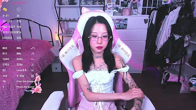 ashleywowmeow élő XXX-chatje