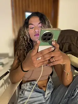 AngelPinkk_ Adlı Modelin Canlı XXX Sohbeti