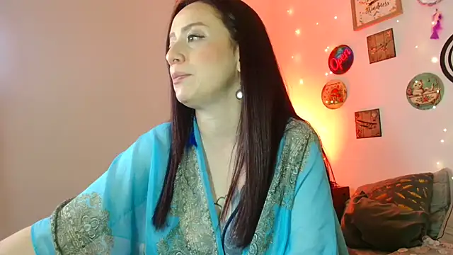 Chat +18 de Katicalatinmilf ao vivo