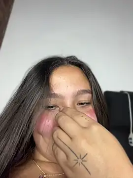 Chat +18 de Cami_222 ao vivo