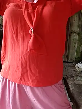 Nana-AsianWet: διαδικτυακό σόου στην κάμερα