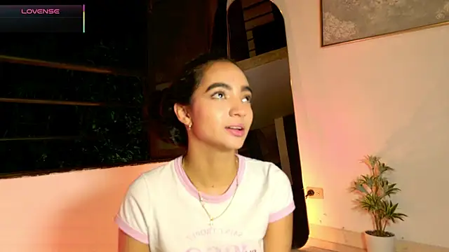 adelineevs Chat XXX in diretta