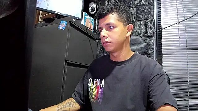 Chat XXX en directo de boy_bigcock24cm
