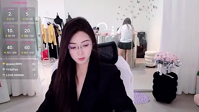 yangyang-777 Adlı Modelin Canlı XXX Sohbeti