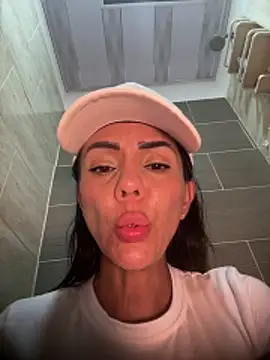 SofiParma Adlı Modelin Canlı XXX Sohbeti