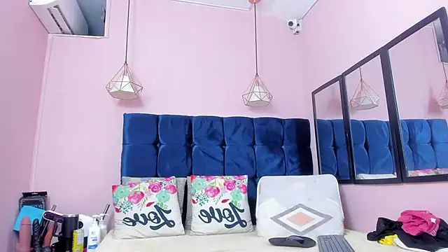 neferet_opal Adlı Modelin Canlı XXX Sohbeti