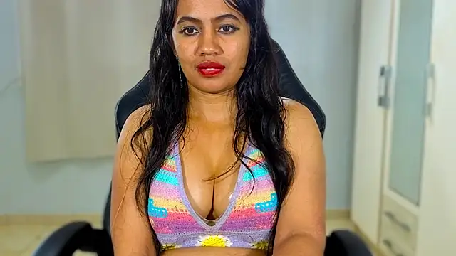 Chat +18 de FannyXhot ao vivo