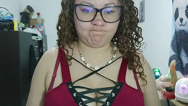 curly_greeneyed's Live XXX Chat