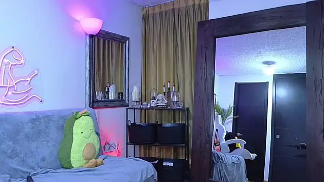 MightyLaura1 Adlı Modelin Canlı XXX Sohbeti