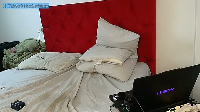 NicoDavisOfficial's Live XXX Chat