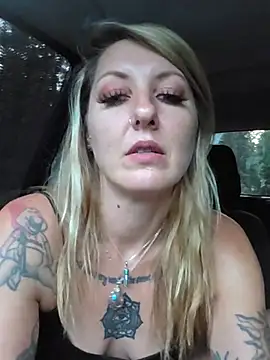 SheIsSomething live XXX chat
