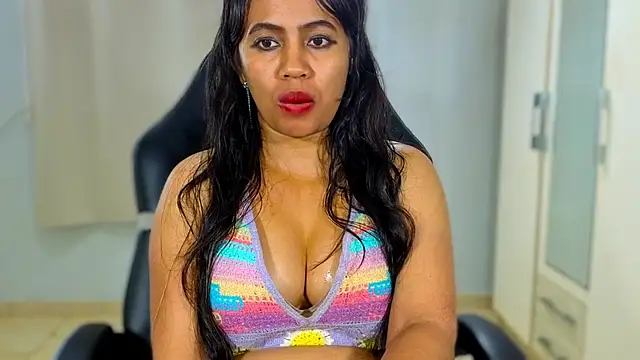 دردشة FannyXhot الجنسية المباشرة