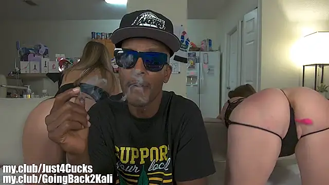 boomboomr00m's Live XXX Chat