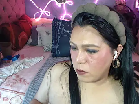 HotAsianAlbin19 élő XXX-chatje
