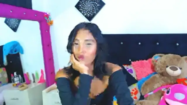 Jenng18 Adlı Modelin Canlı XXX Sohbeti