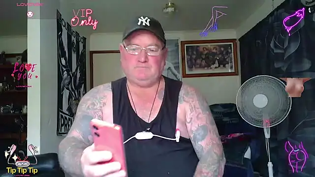 KINKYBLUEYES69 Show in webcam