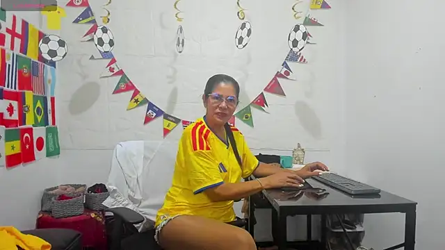 Miss_diosadenylon Chat XXX in diretta