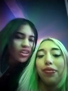 Red_LipsDuo's Live XXX Chat