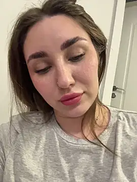 KiraBarlows' Live XXX Chat