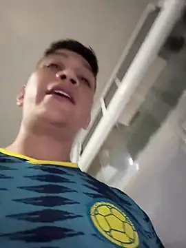 OliverWest04 live XXX chat
