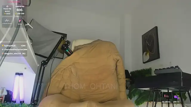 XXX chat uživo modela Thom_Ohtani