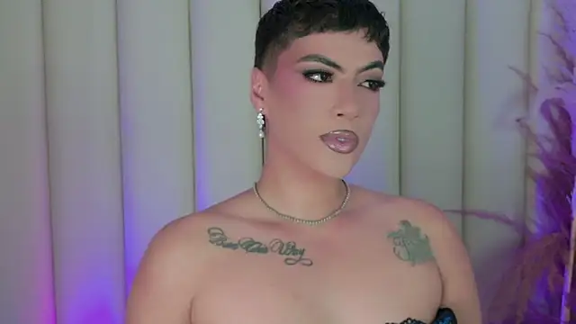 sam_phillipss Show in webcam