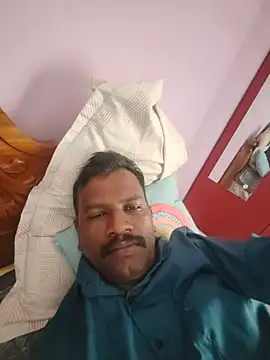 Paramkeerthin Live XXX chat