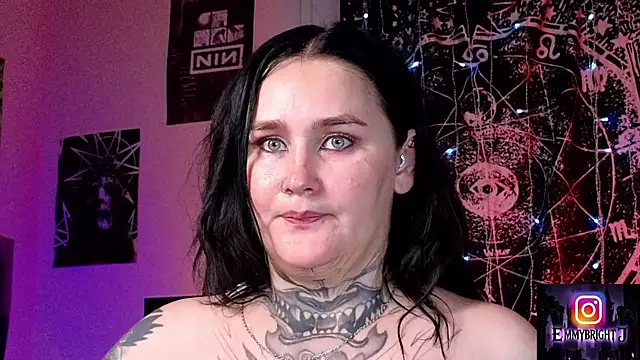 Emmybrightj_ Adlı Modelin Canlı XXX Sohbeti