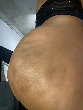 Mercedes_555 Live XXX-chat