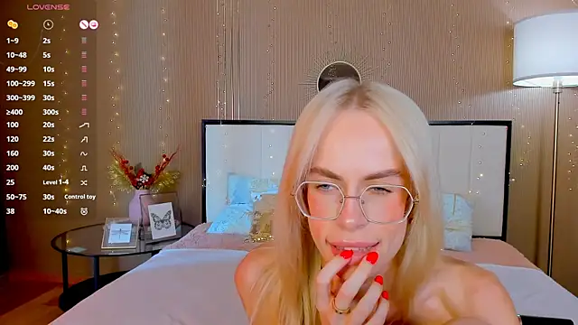 XXX chat uživo modela bellatip