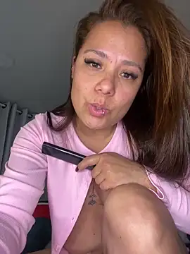Pretty__Milf's Live XXX Chat