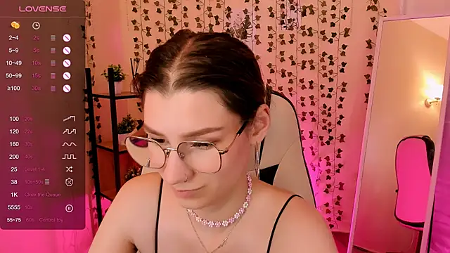 LinaBlossom_ Adlı Modelin Canlı XXX Sohbeti