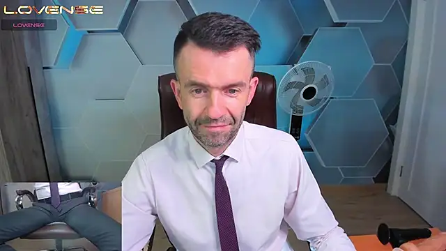 SteveTiger élő XXX-chatje